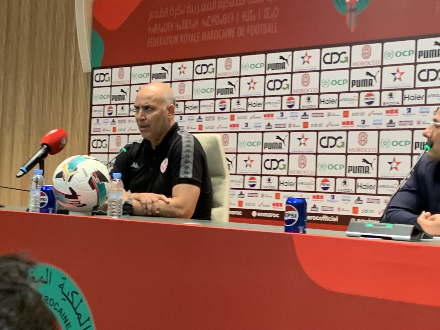 سامي الطرابلسي يبرر هزيمة المنتخب ضد المغرب بظلم التحكيم ويعترف بحقائق هامة عن الكرة التونسية